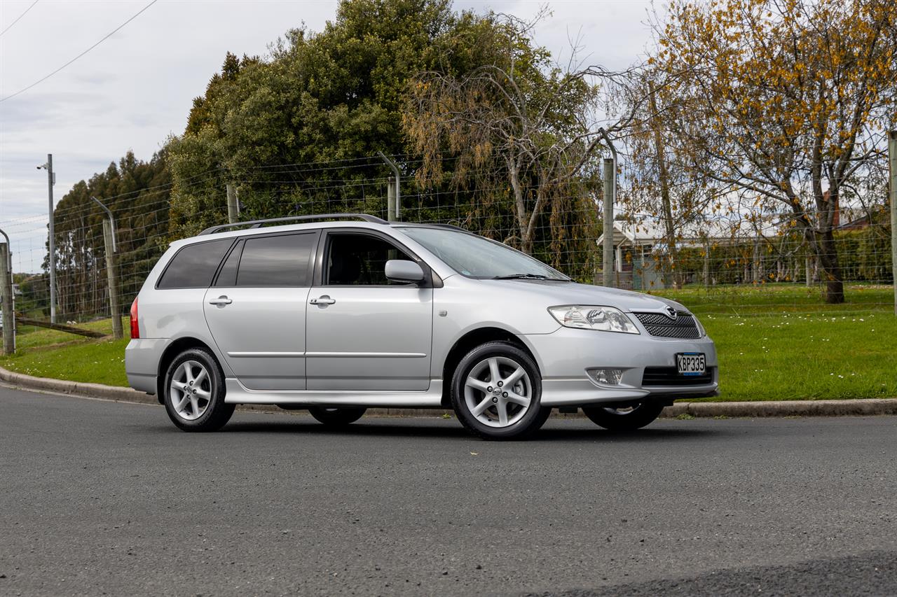 2004 Toyota Fielder