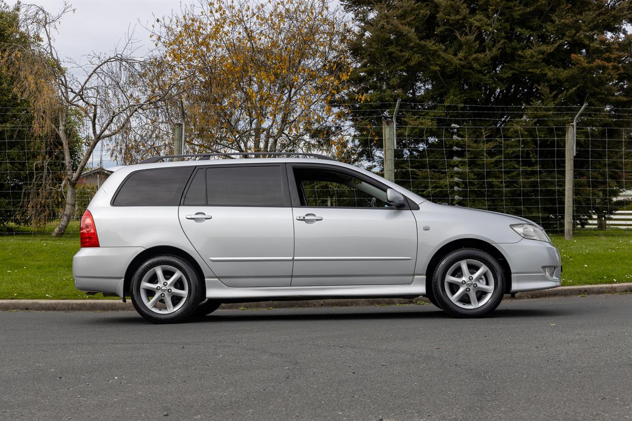 2004 Toyota Fielder