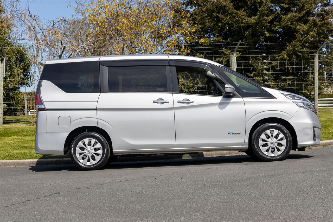 2017 Nissan Serena