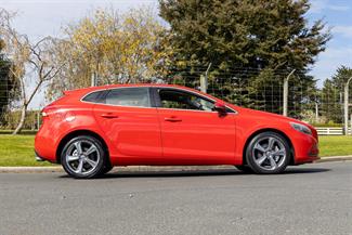 2014 Volvo V40 - Thumbnail