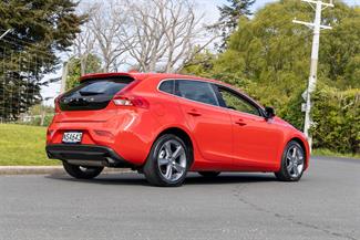 2014 Volvo V40 - Thumbnail