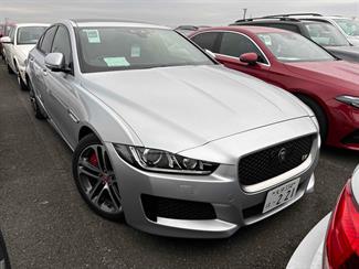 2016 Jaguar XE S - Thumbnail